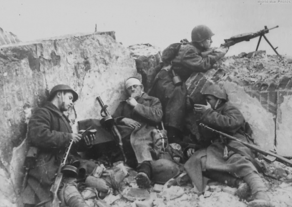 羅科索夫斯基的戰場拾荒記,兩輛車幾個人,部隊全靠到處撿? 羅科索夫斯基的戰場拾荒記,兩輛車幾個人,部隊全靠到處撿?