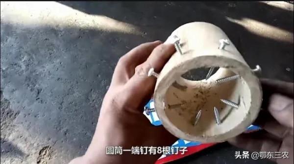 農村玉米脫粒小技巧，一個人一天能脫粒6畝地玉米棒，方法很簡單