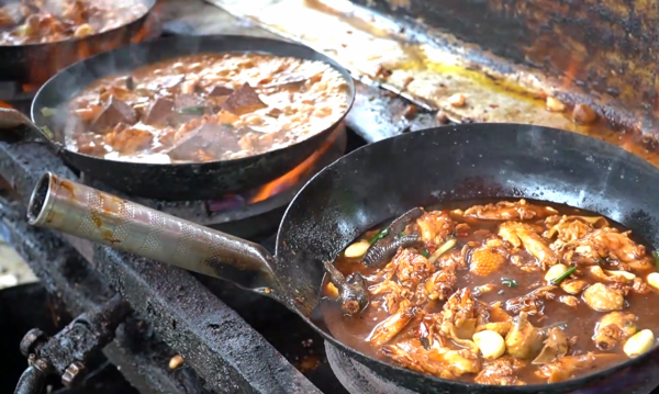 安徽28年小攤，位置偏調料扔地上，也阻止不了大家想吃的熱情