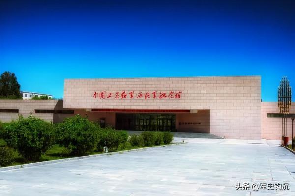 1988年,洪學智到高臺縣烈士陵園,表情嚴肅,步伐緩慢,一言未發 1988年,洪學智到高臺縣烈士陵園,表情嚴肅,步伐緩慢,一言未發