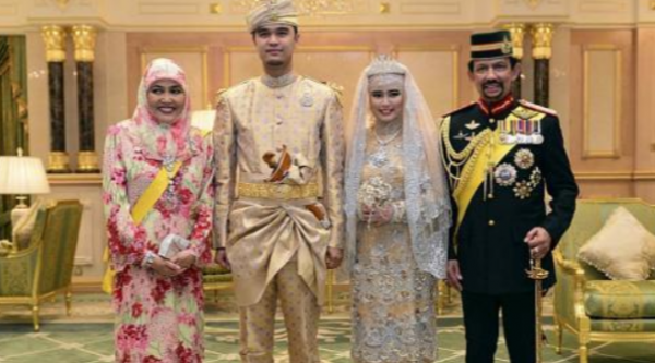 哈菲查:汶萊第一白富美,結婚時身披“鑽石婚紗”,腳踩黃金地板 哈菲查:汶萊第一白富美,結婚時身披“鑽石婚紗”,腳踩黃金地板