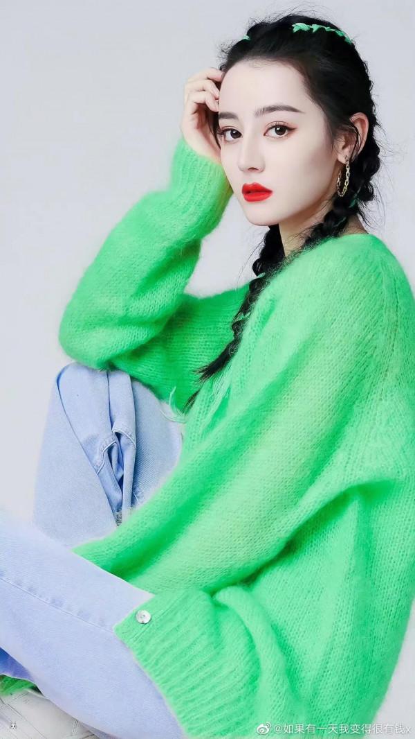 綠色的迪麗熱巴，可愛又調皮，美爆了