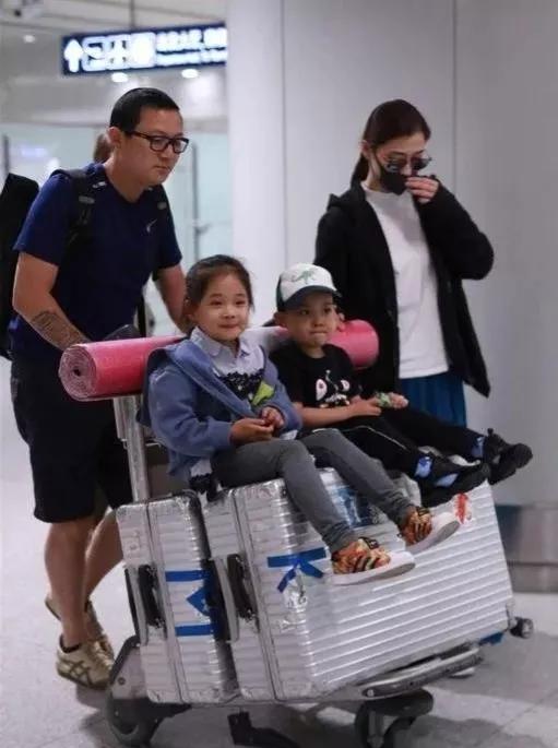 梅婷二婚嫁給曾劍，生育一兒一女，把婆婆當親媽，一家10口人同住