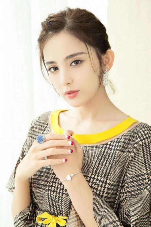 完美無瑕的古力娜扎，全身洋溢著美和優雅