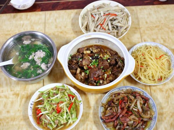 曬曬我家的中秋家宴，不到200元，做了6道菜，網友：太寒酸沒眼看