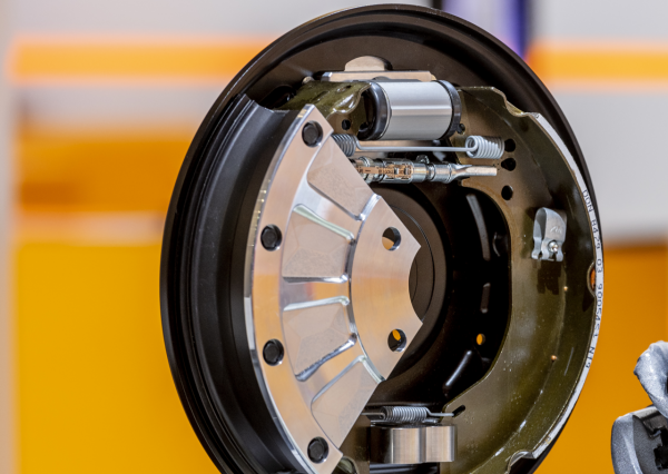 開完 Mach-E 的我,卻寫了個剎車科普 開完 Mach-E 的我,卻寫了個剎車科普