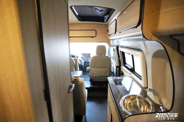 這幾款福特房車帶升頂功能，獨立衛浴和大水電配置，比寶馬3便宜