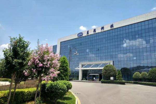 湖南女首富:15歲進廠打工,靠玻璃起家,45歲掙下500億,憑啥? 湖南女首富:15歲進廠打工,靠玻璃起家,45歲掙下500億,憑啥?