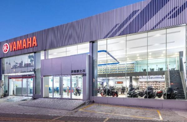 雅馬哈開啟中排門店，XMAX300原價銷售，它能阻擊本田嗎？