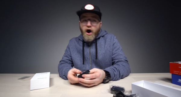 美國小夥斥巨資買中國老年手機，想證明質量不好，測試後連買10臺