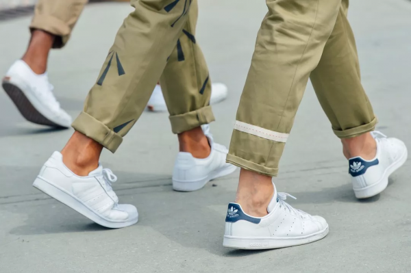 小白鞋變小髒鞋不要慌，教你幾種有效的方法，幾分鐘就能搞定