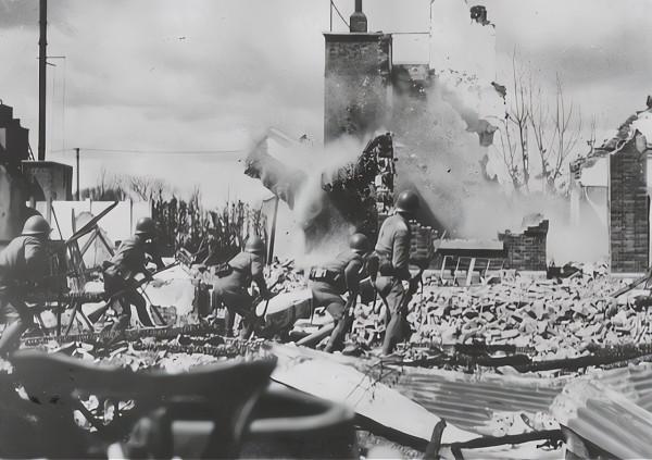 中國解放後，八百壯士僅剩不到百人，陳老總：蔣氏不管，我們管