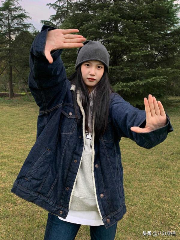 秋冬厚外套怎麼搭？加絨牛仔外套搭配緊身牛仔褲，保暖又洋氣