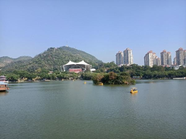 野釣河邊喜獲麥鯪，無人機組合圖案勝比煙火