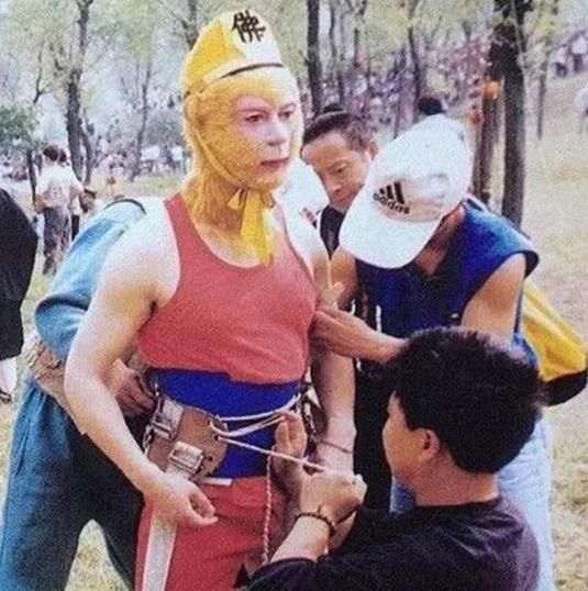 同樣是演“孫悟空”，六小齡童和黃渤放在一起，差別就出來了