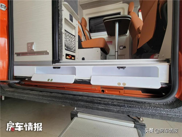 最近挺火的奇瑞房車，外觀個性適合時髦小情侶，2米大床同類罕見