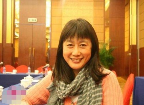 著名女主持江文華：《曲苑雜壇》停播10年後，她又過得怎樣？