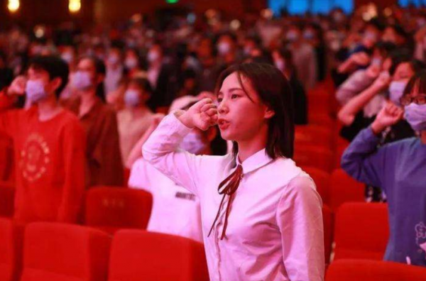 00後“女槍王”沈夢可：18歲參軍入伍，曾力壓76名男狙擊手奪冠