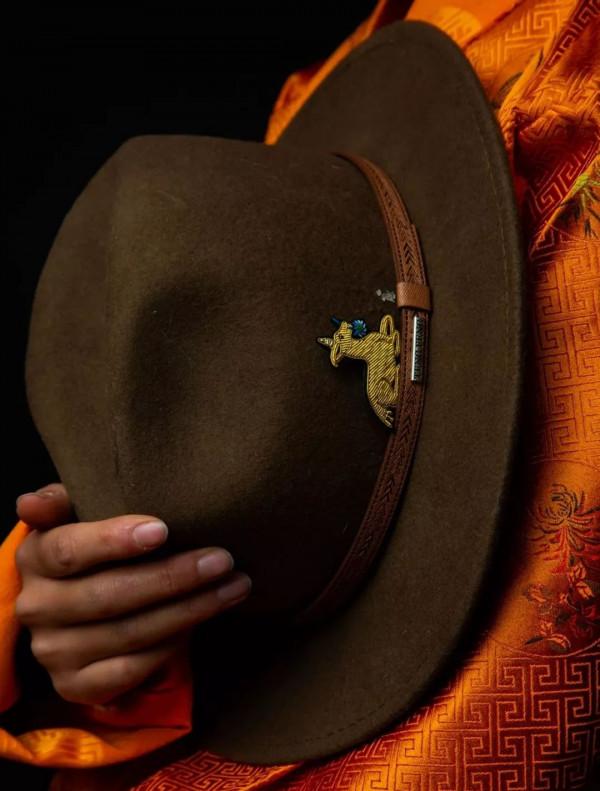 手工刺繡藏飾胸針，可以戴在身上的西藏“符號”