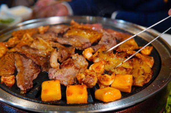 100塊吃5大盤肉~到延慶，不吃這家烤肉你算白來