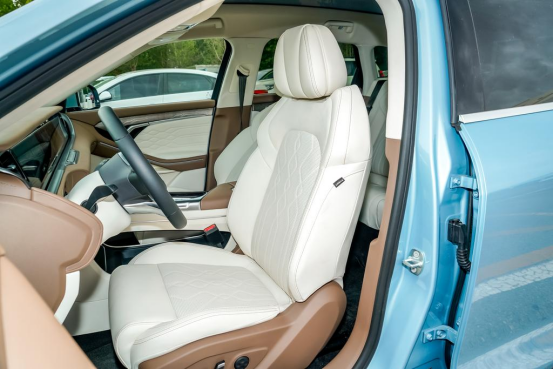 軸距近3米,總扭矩1040N·m,售價31.36萬起,解析嵐圖FREE 軸距近3米,總扭矩1040N·m,售價31.36萬起,解析嵐圖FREE