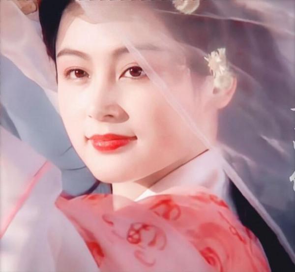 沒傾世之顏別硬演白髮女神，這6位女演員告訴你，什麼是一眼萬年