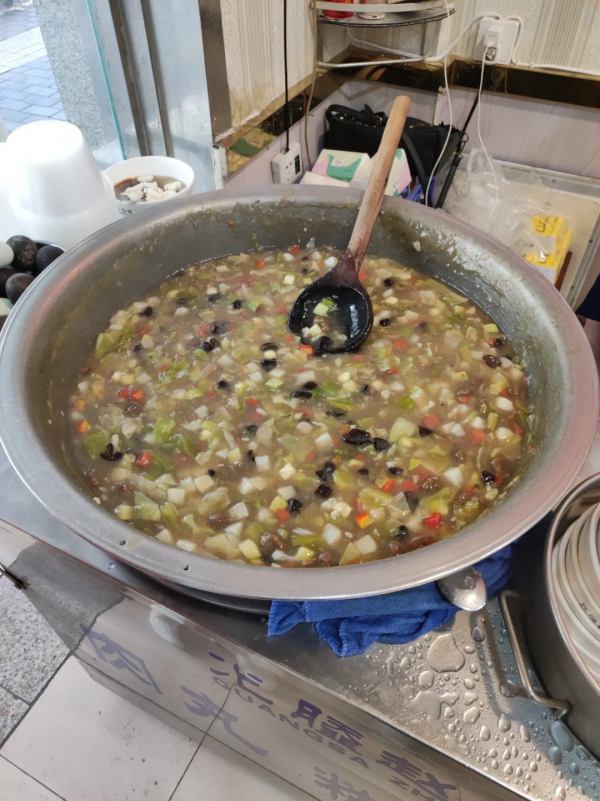 來西安的大唐不夜城之前，我這輩子沒見過那麼多的人