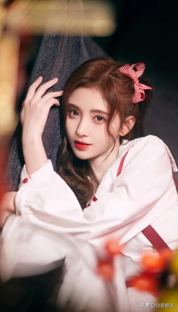 鞠婧禕現代裝美圖