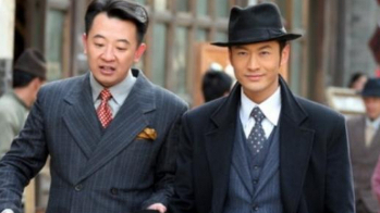 同是給馮程程打傘，周潤發版與黃曉明版，兩個版本的差距有多大？