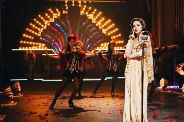 《十二譚》首播槽點滿滿，娜扎著旗袍洋裝上陣很養眼，氣質高雅