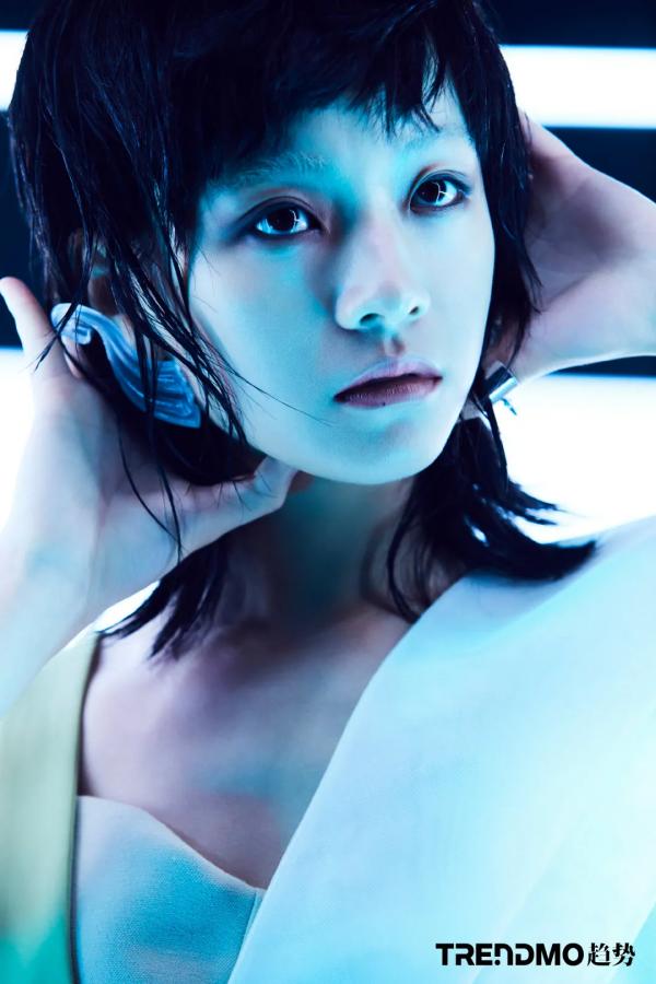 鞏俐第一次上《VOGUE》造型就翻車了？網友：我覺得很酷