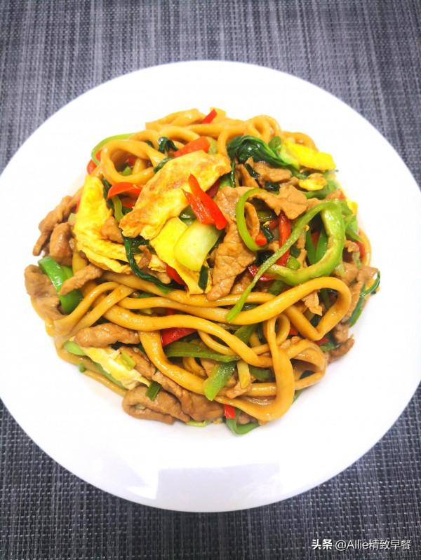 家常炒拉麵有技巧，這樣做比麵館都好吃還不油膩，食材多，真營養
