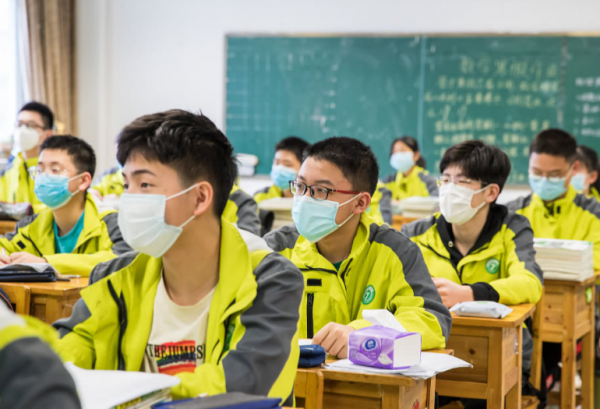 從中等生到尖子生，需要跨越多少障礙，初中老師的回答發人深省