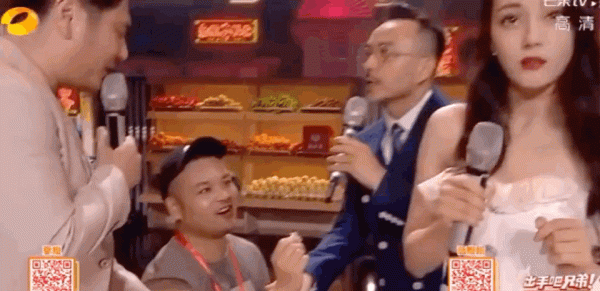 好壯觀！高圓圓參加活動被幾十個保安簇擁，結果卻只來了幾個粉絲