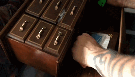 花3千塊買個倉庫，第二天咋就躺賺了4500萬？