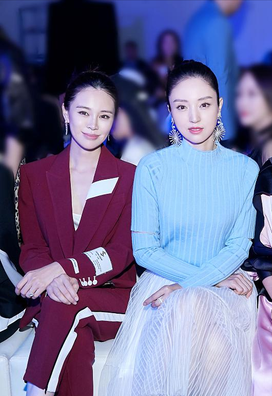 佟大為一家五口出遊，倆保姆伺候寶貝兒子，13歲女兒身高直追1米8