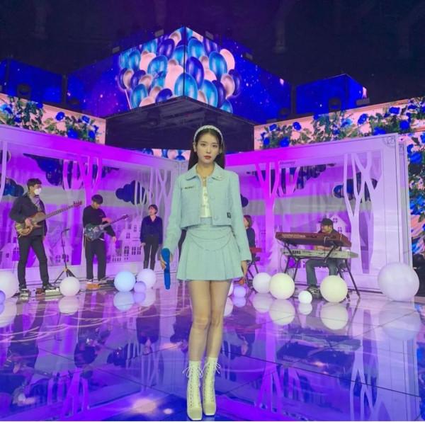 韓星街拍 | 蛀牙警告！IU的街拍怕是比她的歌還要甜