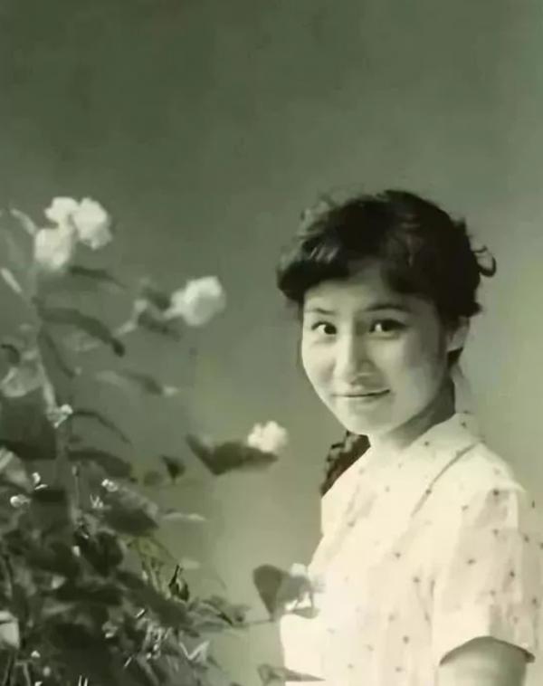 徐俐：2婚攜兒嫁名門，曾被公婆嫌棄強勢，憑什麼成功“上位”？