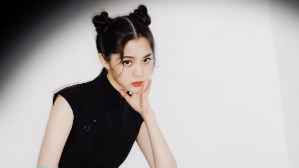 歐陽娜娜身穿黑色修身旗袍,盡顯俏皮可愛 歐陽娜娜身穿黑色修身旗袍,盡顯俏皮可愛