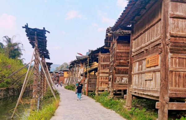 貴州佔裡村,48年僅增加10人,當地人從不外娶外嫁 貴州佔裡村,48年僅增加10人,當地人從不外娶外嫁