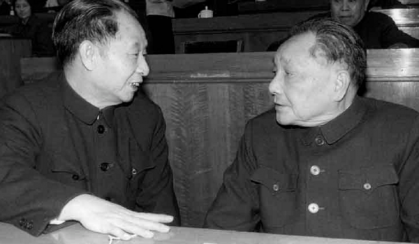 1956年，胡耀邦當選為中央委員，給毛主席寫信：我的心裡無限痛苦