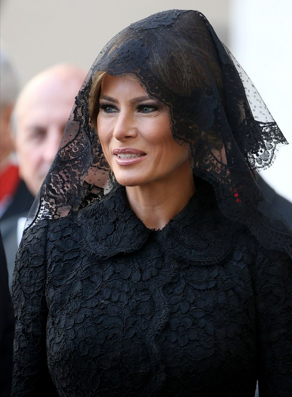 70歲美國第一夫人會見羅馬教皇!首次戴頭紗亮相好美,仙氣十足啊 70歲美國第一夫人會見羅馬教皇!首次戴頭紗亮相好美,仙氣十足啊