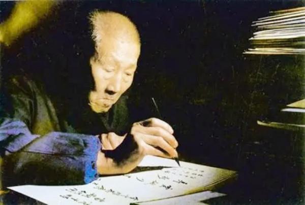 98歲在3年“謊言”中離世：愛妻承諾比他晚離去，不料只能食言