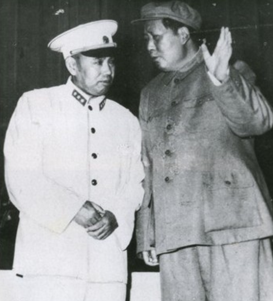 72年毛主席視察南京後,指著王平和許世友直言:不要送,各奔前程 72年毛主席視察南京後,指著王平和許世友直言:不要送,各奔前程