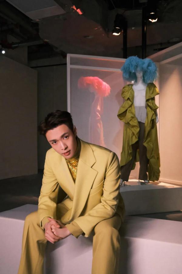 ​是我瘋了還是關曉彤真的變時髦了？