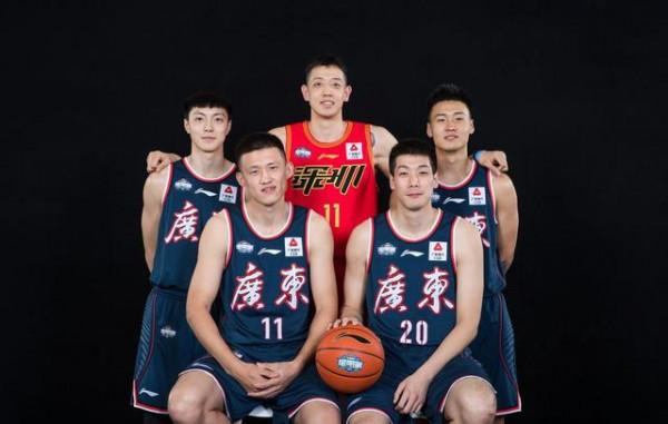 好訊息！CBA丁彥雨航正式亮相，一天7萬，鞏曉彬表態，能回巔峰？