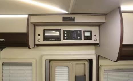 硬朗外觀搭配通透空間，L型沙發＋5臥，獨具一格，塞拉維Z63房車