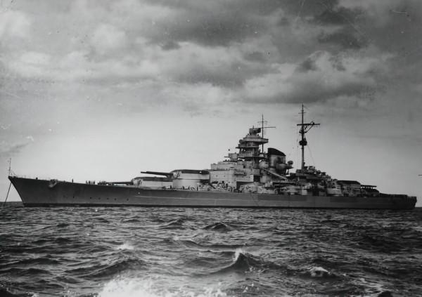 在北方女王的陰影下——擊沉“提爾匹茨”號的不懈努力 在北方女王的陰影下——擊沉“提爾匹茨”號的不懈努力