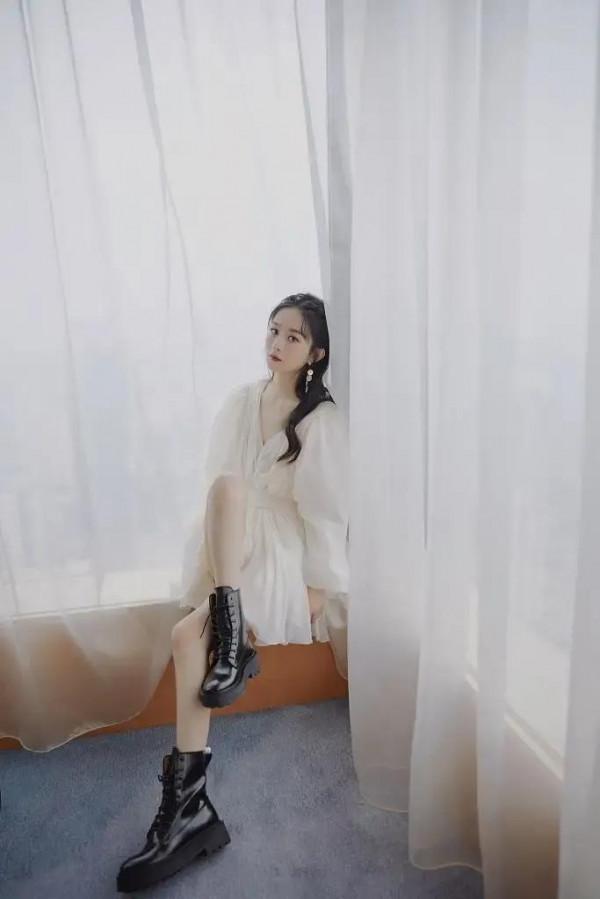 趙麗穎五套白色穿搭，美出了新高度俏皮，冷豔，仙氣，清純，高貴