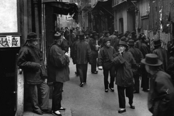 一位虛構的中國女英雄，被美國傳頌百年，至今還拿她吸引中國遊客